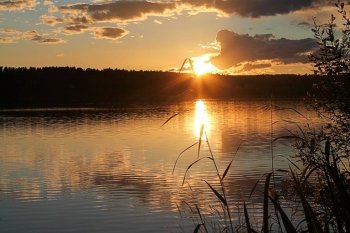 Sep&auml;nniemen Lomakyl&auml;ss&auml; Ponnenj&auml;rven rannalla vietet&auml;&auml;n yhdess&auml; juhannusta 19.-20.6.2026.