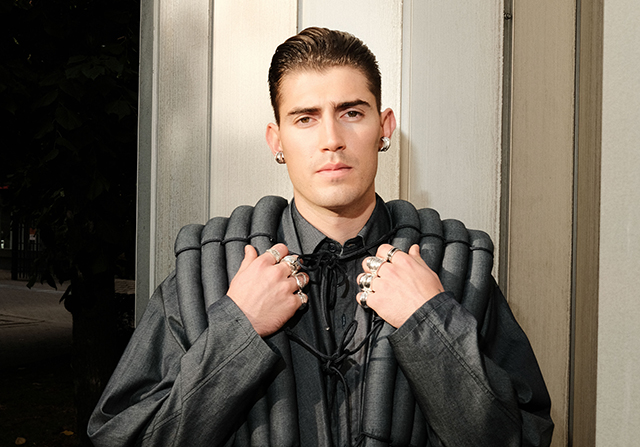 Robin Packalen saapuu Arkiston aarteet 2.0 -kiertueensa kanssa Alavudelle 14.3.2026.